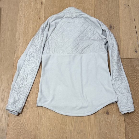 Athleta Women’s Gray Quilted Half-Zip Pullover size medium - Picture 9 of 13
